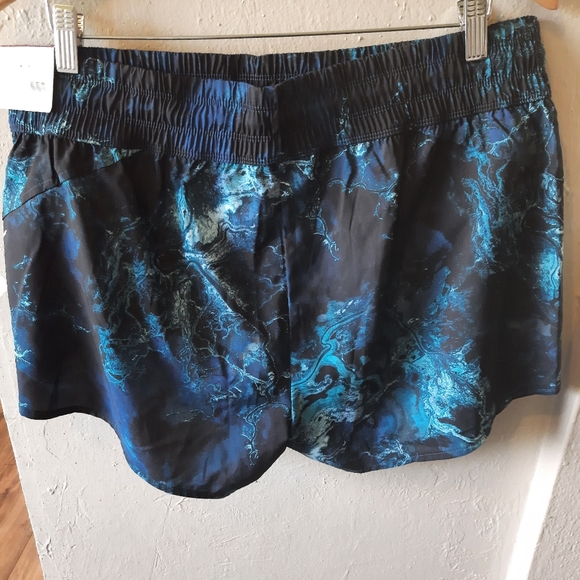 Women's size XL Shorts. - Picture 2 of 3
